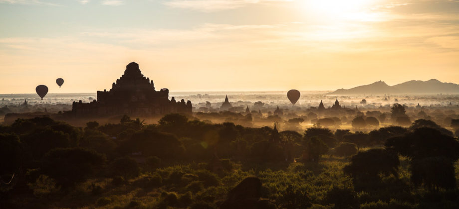 Levé de soleil sur Bagan