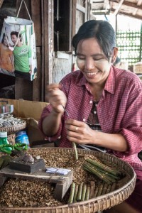 Myanmar : les coulisses de la fabrication des feuilles d'or