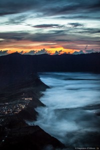 Levé de soleil sur le cratère du Bromo