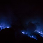 Ijen : un plateau et un volcan en vert et jaune